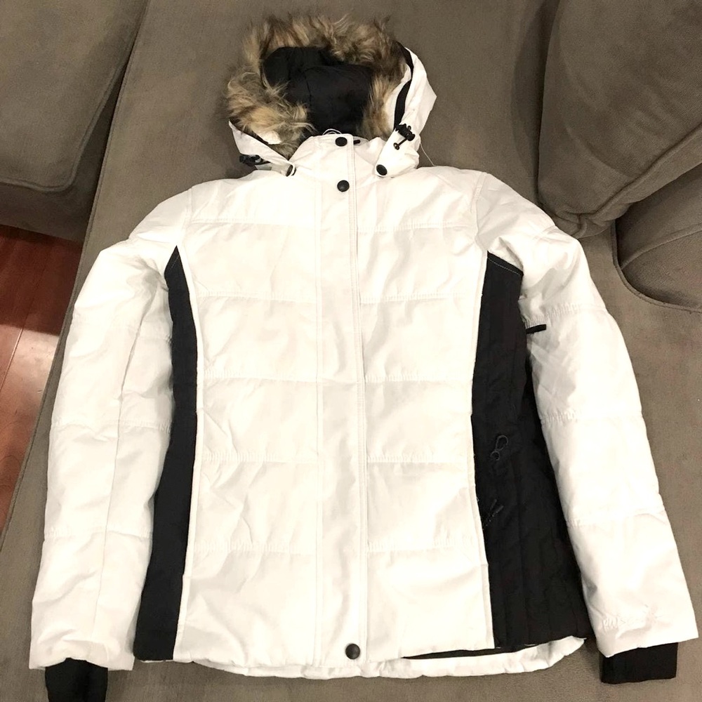 Pulse White and Black Women Ski Jacket  with fur hood Size small